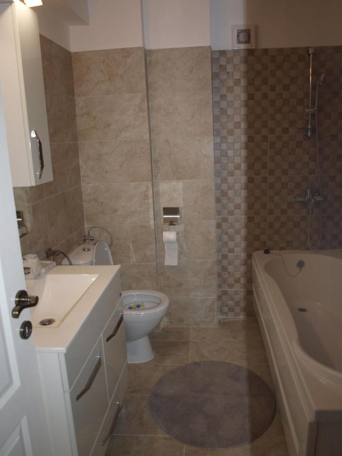 Amavera Apartment ทาร์กู จิอู ภายนอก รูปภาพ