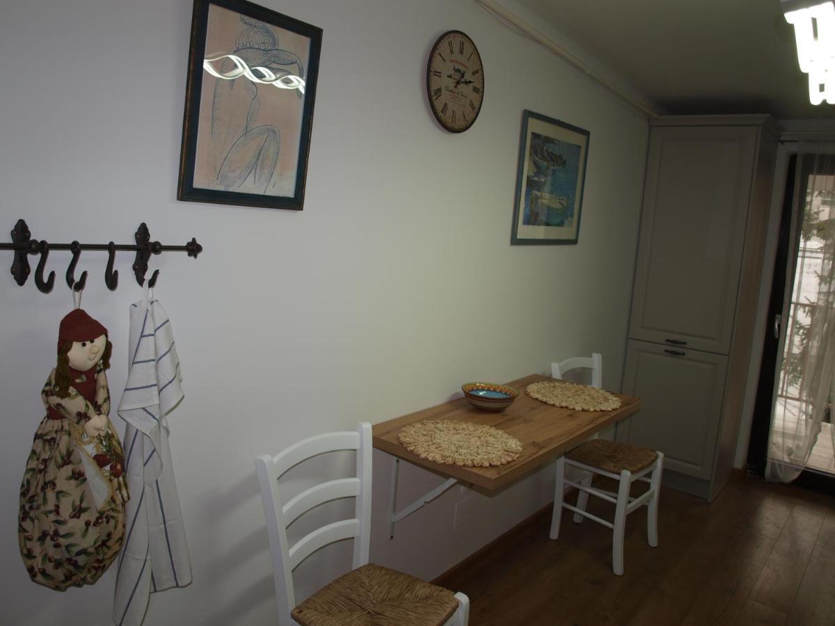 Amavera Apartment ทาร์กู จิอู ภายนอก รูปภาพ