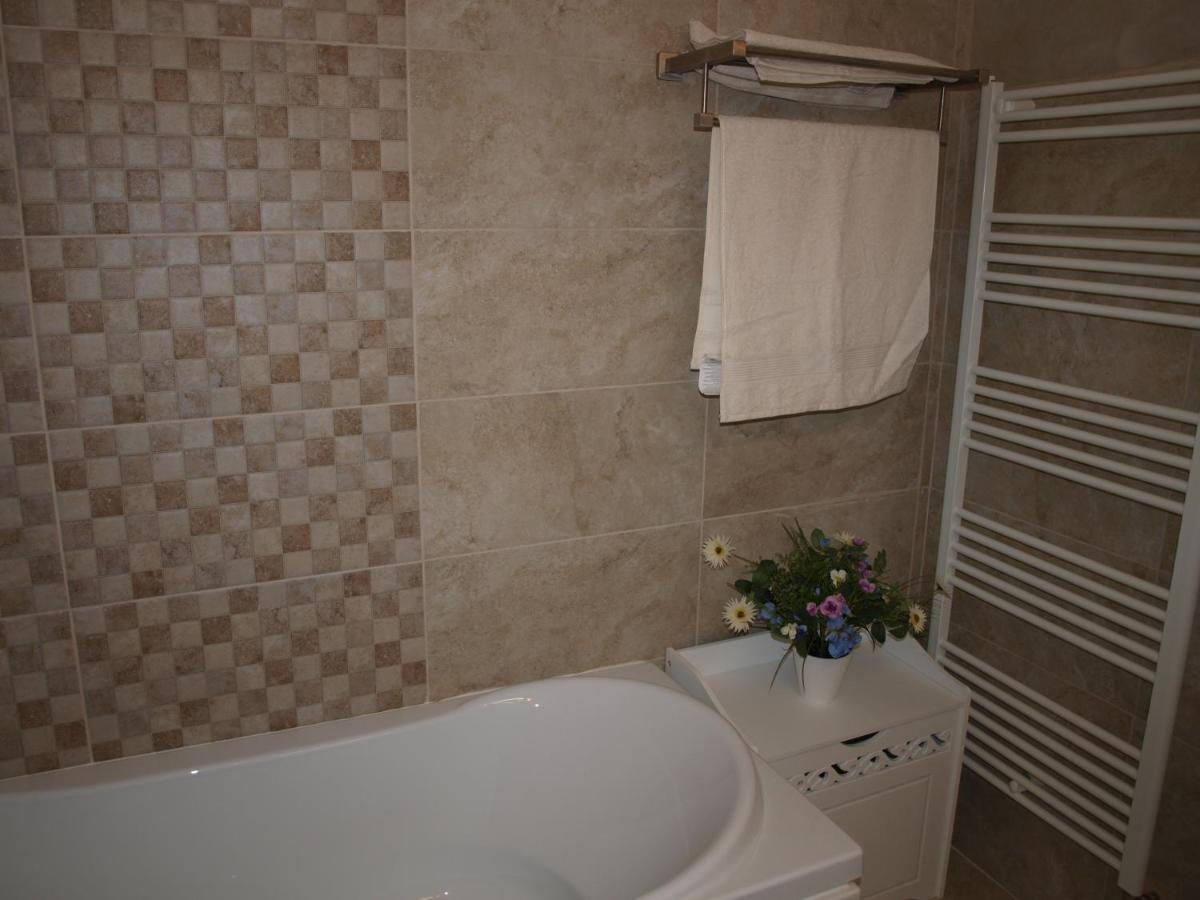 Amavera Apartment ทาร์กู จิอู ภายนอก รูปภาพ